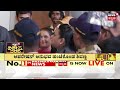 shivarajkumar reached bengaluru ಕ್ಯಾನ್ಸರ್ ಗೆದ್ದು ಬಂದ ಕರುನಾಡ ಚಕ್ರವರ್ತಿ news18 kannada