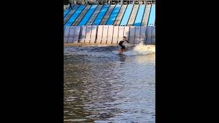 Skurfing at the wavepool #ラレイエス湘南 @natsumiskim  🇯🇵