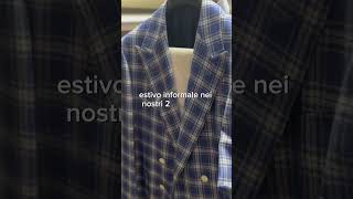 Stile Estivo Informale: Giacca Blu a Quadri e Pantalone Bianco