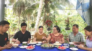Lần Đầu Em Trai Được Thưởng Thức Món Cá Lóc Đồng Quấn Mỡ Chài Hấp Bầu Lắc Đầu Khen Ngon|TKQ & Family