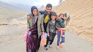 Father's return on a rainy day in the arms of his family