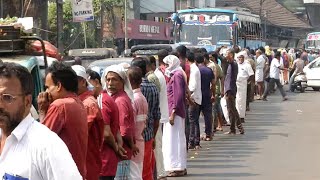 പാളയം മാർക്കറ്റ് മാറ്റുന്നതിനെതിരെ മനുഷ്യ ചങ്ങല തീർത്ത് പ്രതിഷേധം