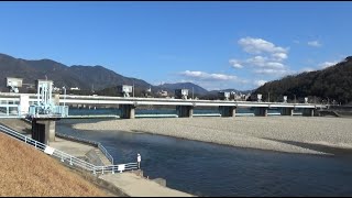 ２月の太田川に架かる、高瀬大橋と高瀬堰　（広島市  2022.2.12)