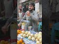 The Man Making Fresh Juice Inside the Lahori Gate #lahorestreetfood