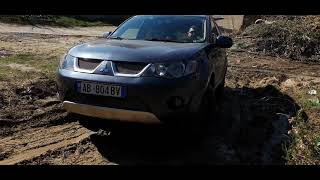 Test Offroad 4wd Mitsubishi Outlander in Mud Terrain