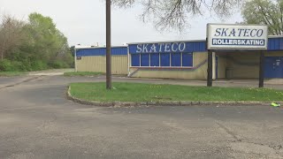 Two teens arrested after Rockford officers pelted with skates, food at SkateCo