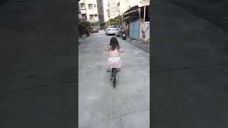 妹妹挑戰16吋腳踏車(2)