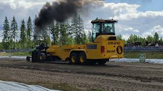 Tractor pulling Pikku Liisa eka veto 6.7.2024