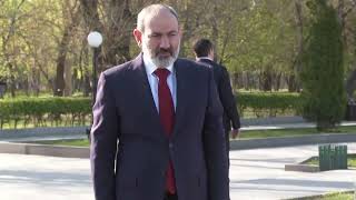 Նիկոլ Փաշինյանը հարգանքի տուրք է մատուցել Կարեն Դեմիրճյանի հիշատակին