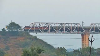 Crossing Tall River Bridge • Rampurhat-Jasidih Express !