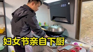 妇女节男二号亲自下厨，做了一道砂锅沙姜鸡，获得一致好评【男二号V】