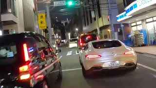 渋谷で煽り運転をするイキリベンツに遭遇！急発進・急ブレーキを繰り返す。歩行者は空ぶかしで威嚇！A runaway Mercedes Benz races through Shibuya, Tokyo!