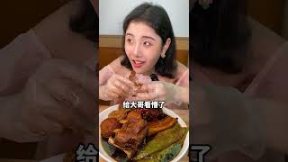 吃个把子肉，被大哥现场Q吉尼斯纪录！家人们猪猪能创造记录嘛？#肘子  #吉尼斯世界纪录  #妈呀太香了