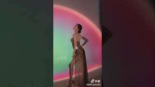 #迪丽热巴 #dilrabadilmurat #shorts 这些礼服都来自热巴的御用造型师 最了解热巴的美 #beauty