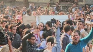 Thousands turn out for funerals of Egypt activists