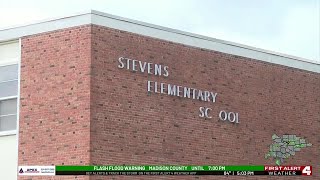 Neighbors react to plan to send hundreds of SLPS students to vacant school after tornado
