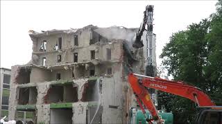 Excavator Liebherr R950 demolition in the Schlossallee