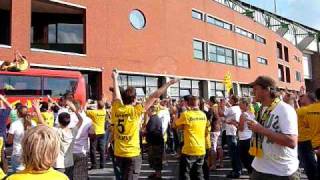 Aankomst spelersbus bij het stadion - 1