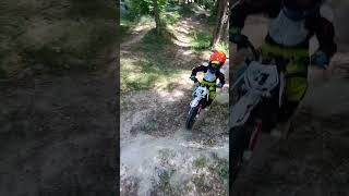 -Booooom-  Pas de bobo pour le pilote, ni pour la moto 😅💪👍. #kids #pitbike #kerox #chutes