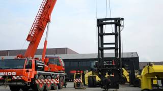 tito.com // Dismantling the mast from an Hyster container handler H44.00XM-16CH