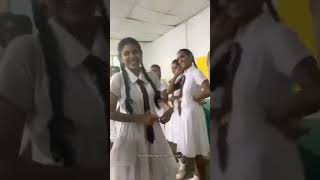 මෙන්න වගීෂා ශූටින් අතරතුර දෙන ආතල්😂❤‼️|#shorts |#gossips |#tiktok |#funny |#vageesha |#tvderana