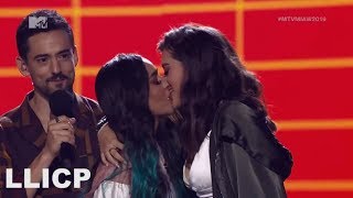 Calle y Poche se besan súper hot en los MTV MIAW 2019