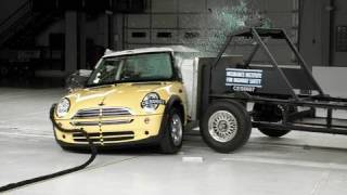 2006 Mini Cooper side IIHS crash test