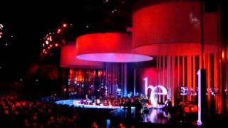 Barry Manilow singing "Copacabana" at Nobel Concert 2010 Oslo-3.MPG