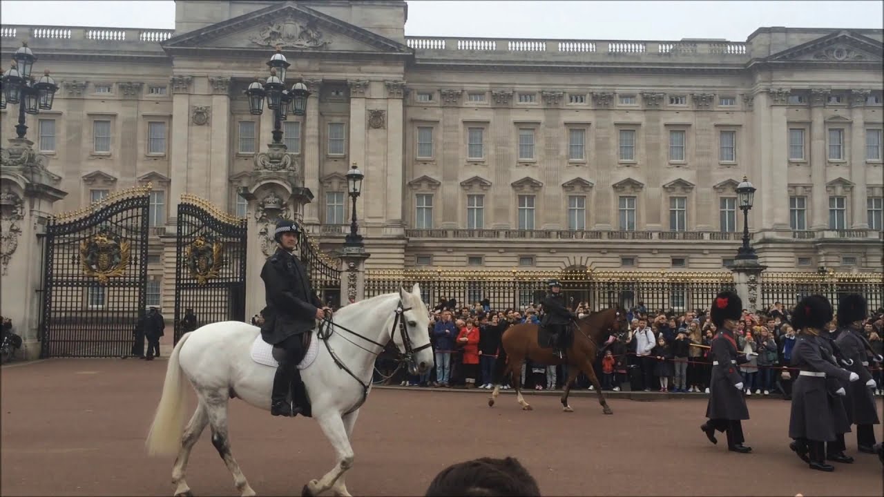 Buckingham Palace - YouTube