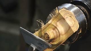 Woodturning winged candlestick  Tournage sur bois chandelier ailé