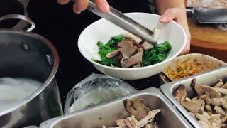 Thaieat ของกินริมทาง ต้มเลือดหมู เครื่องใน เต้าหู้ไข่ ตำลึง  กรอบอร่อย | street food กินแบบไท