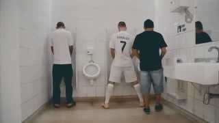 Cristiano Ronaldo in Toilet. Роналду в туалете