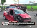 Sebuah minibus dan sebuah truk pengangkut tebu terlibat tabrakan di Malang - iNews Malam 17/07