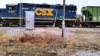 CSXT F706-27 shoving an moving cars around