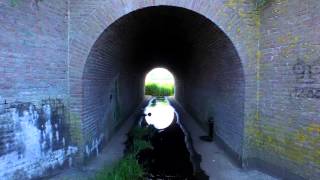 dronevlucht - met een drone door de tunnel