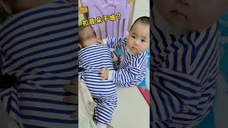 你俩儿一天戏可多了 #搞笑萌娃 #人类幼崽到底有多可爱 #双胞胎