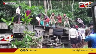 ശബരിമല തീര്‍ത്ഥാടകരുടെ ബസ് കൊക്കയിലേക്ക് മറിഞ്ഞു; ബസിലുണ്ടായിരുന്നത് 67 പേര്‍