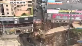 Очевидцы сняли на видео момент обрушения станции метро в Китае