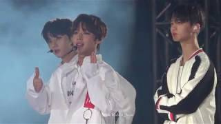 171217 Wanna One Premier Fan Con - 귀요미송 (박지훈 Focus) 4K