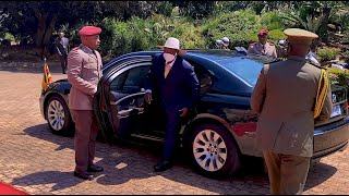 Museveni gets 21-Gun Salute in South Africa, inspects guard of honor by the National Defence Forces