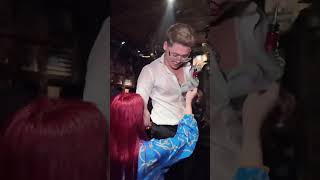Thôi Anh Không Lấy đâu - QUÂN K ĐI VÀO BAR #Shorts