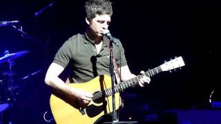 Noel Gallagher - Supersonic (acoustic) (live@Casino de Paris, 6 décembre 2011)