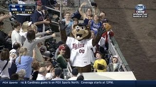 Twins mascot catches foul ball in his mouth