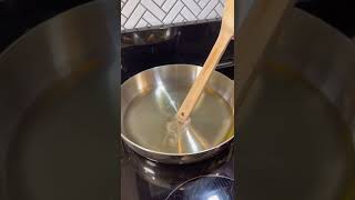 How to check oil for frying! #howto #kitchentips #cookingtips