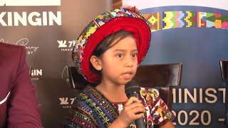 NIÑA ORIGINARIA DE SANTIAGO ATITLAN, SOLOLA RECIBE PLACA DE YOUTUBE.