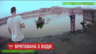 Кропивницькі патрульні витягли з води жінку, яка вже не дихала