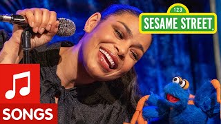 The Itsy Bitsy Spider feat. Jordin Sparks | The Not-Too-Late Show with Elmo