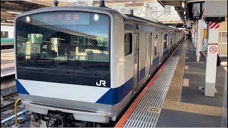 E531系0番台ｶﾂK472編成＋ｶﾂK423編成（赤電ラッピング）が快速土浦行きとして警笛を鳴らして上野駅8番線を発車するシーン（391M）2024.5.18.16:13