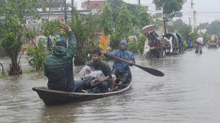 সামান্য বৃষ্টি হলেই মিরপুরের রাস্থায় নৌকা ভ্রমন ও সাতার কাটা যায়।