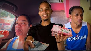 LES REGALO DINERO Y SE ASUSTAN